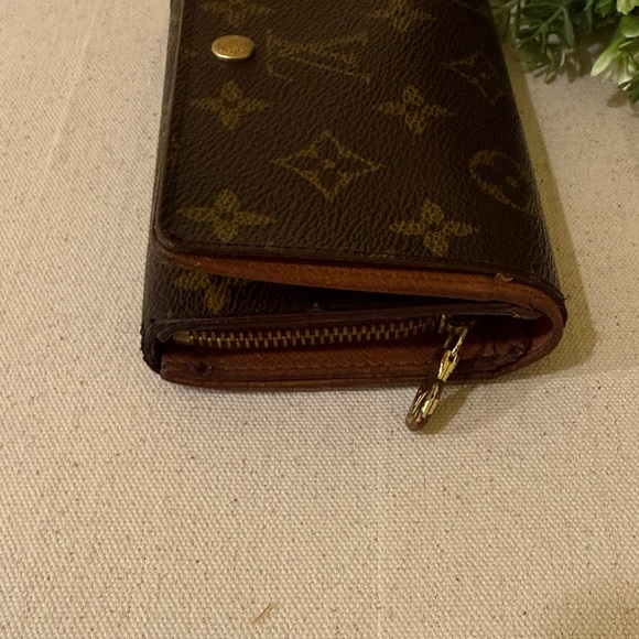 Louis Vuitton Wallet Authentic Classic vintage Monogram Wallet ( COA included ) - Picture 5 of 16